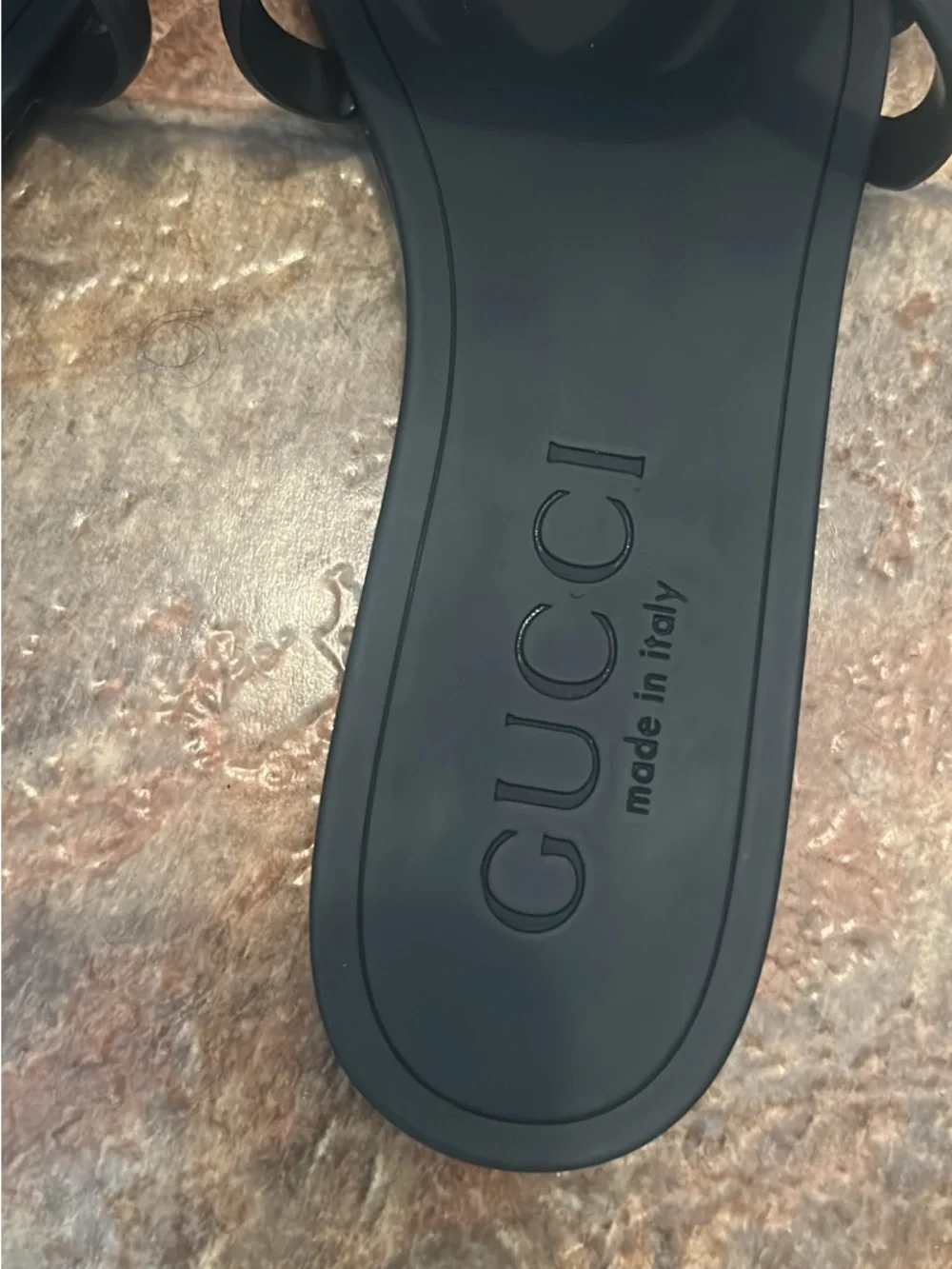 Gucci Black Rubber Logo Slide Sandals with Raised GG Emblem - Picture 3 of 3